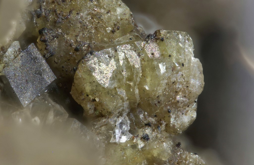 Ancylite-(La)