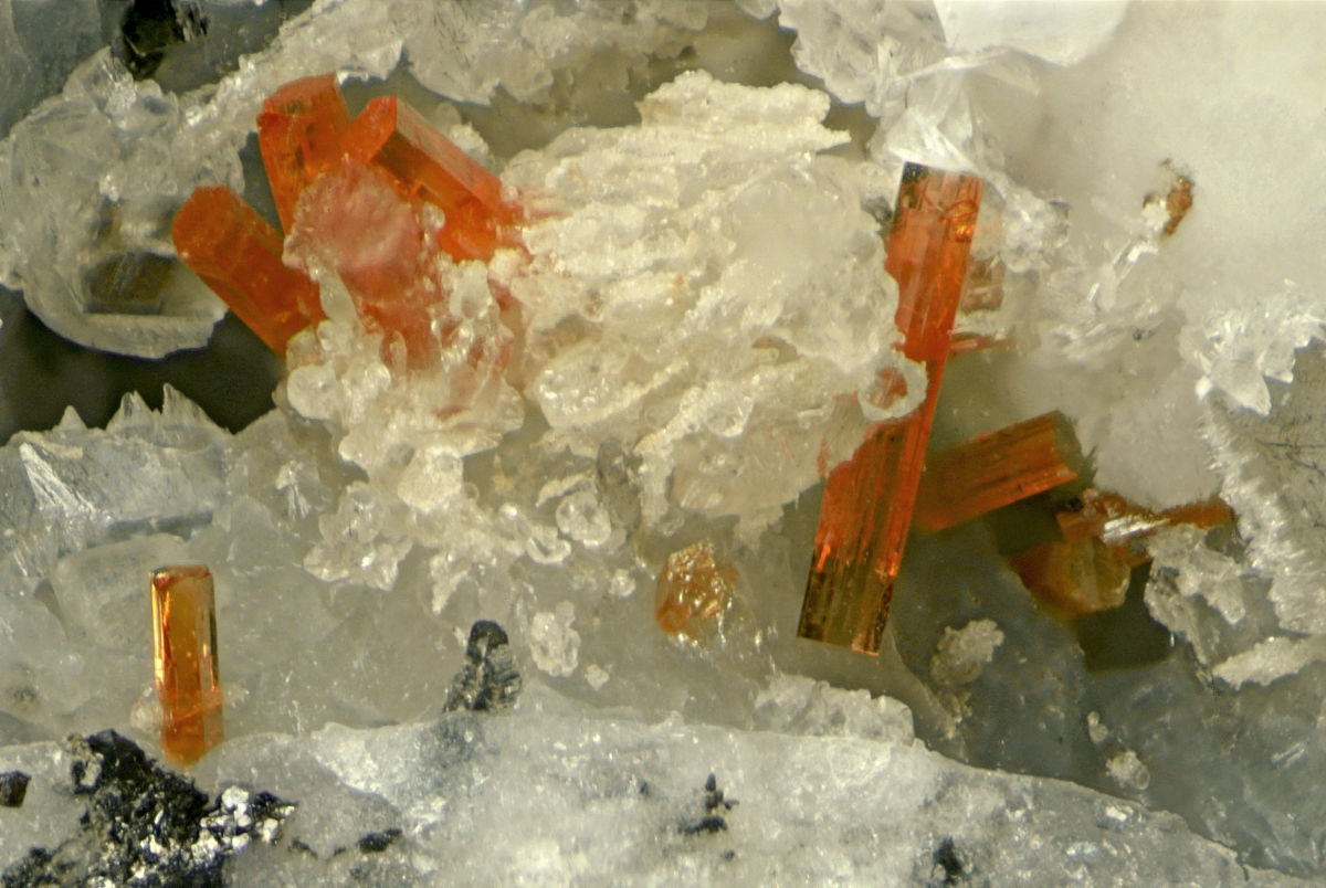 Labuntsovite-Mn