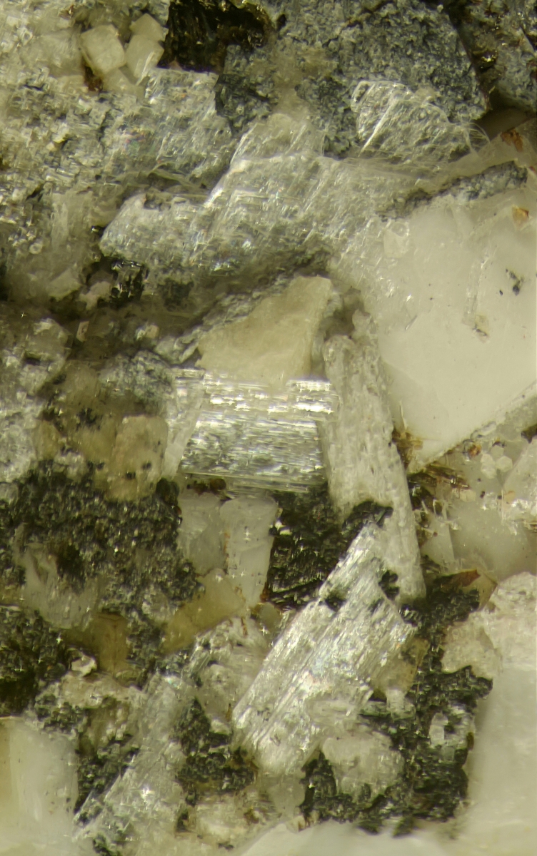Adamsite-(Y) Psm Shomiokite-(Y) With Bastnäsite Eudidymite Epididymite & Chabazite-Na On Parisite-(Ce) With Donnayite-(Y) & Synchysite-(Ce)