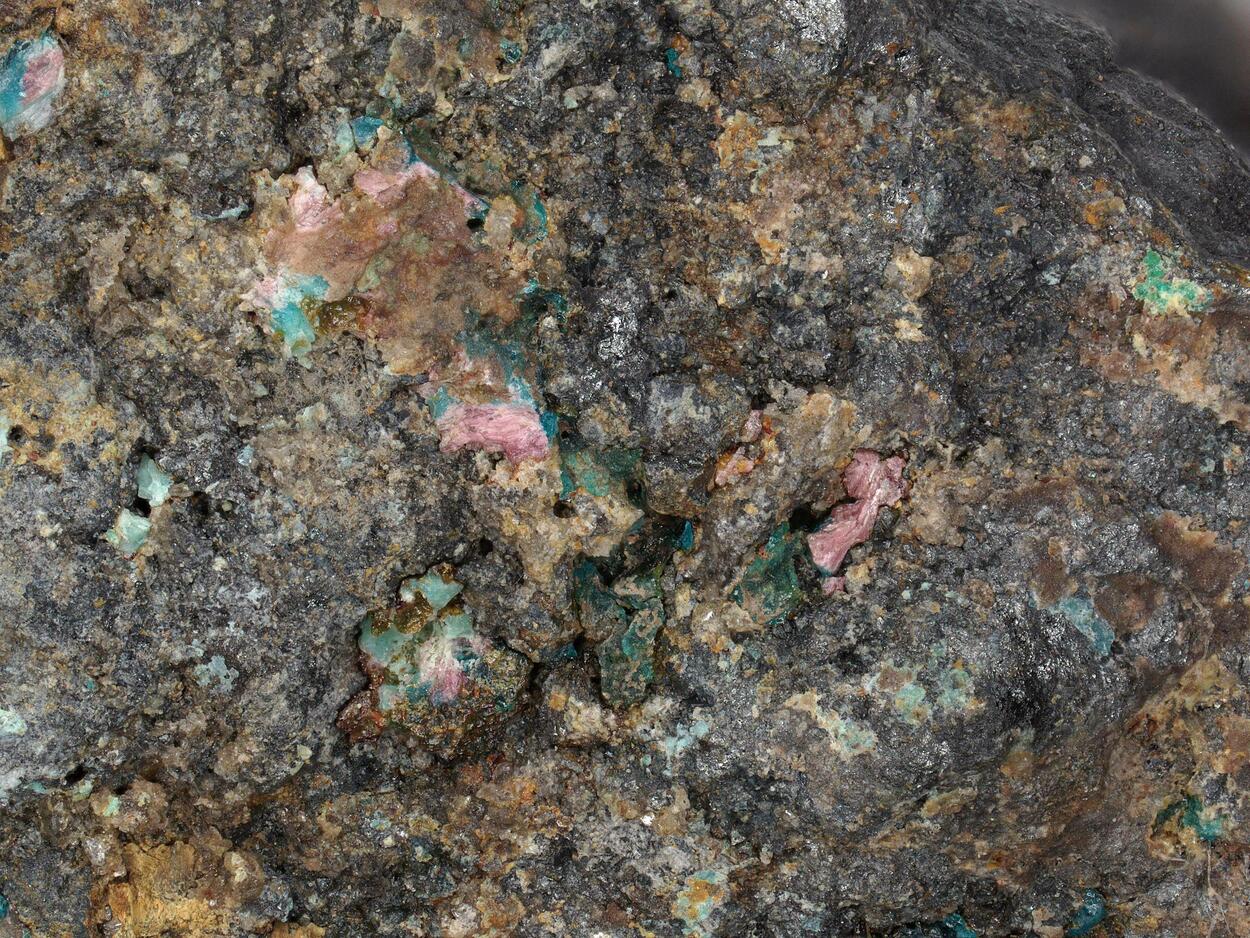 Ahlfeldite