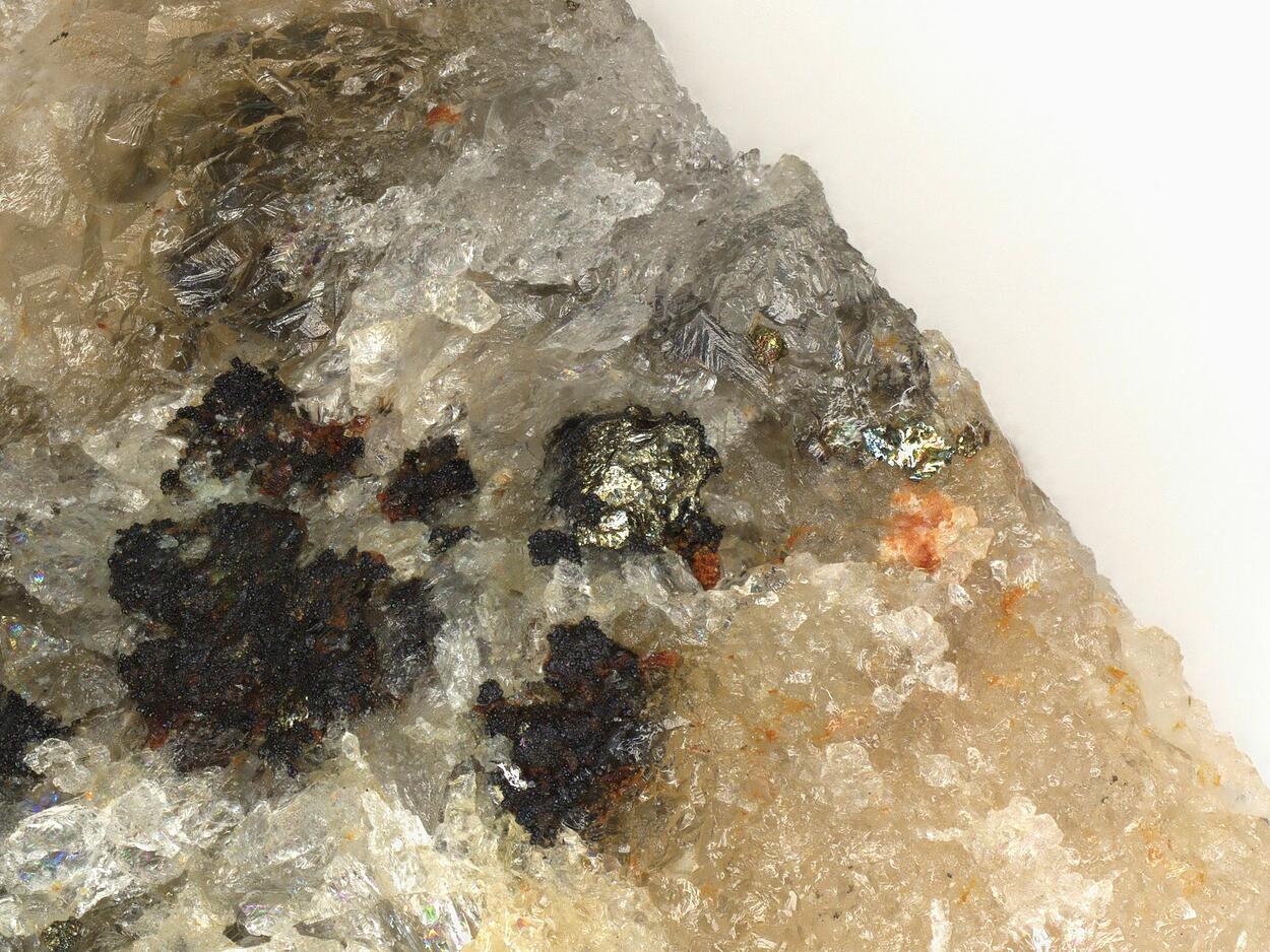 Montbrayite