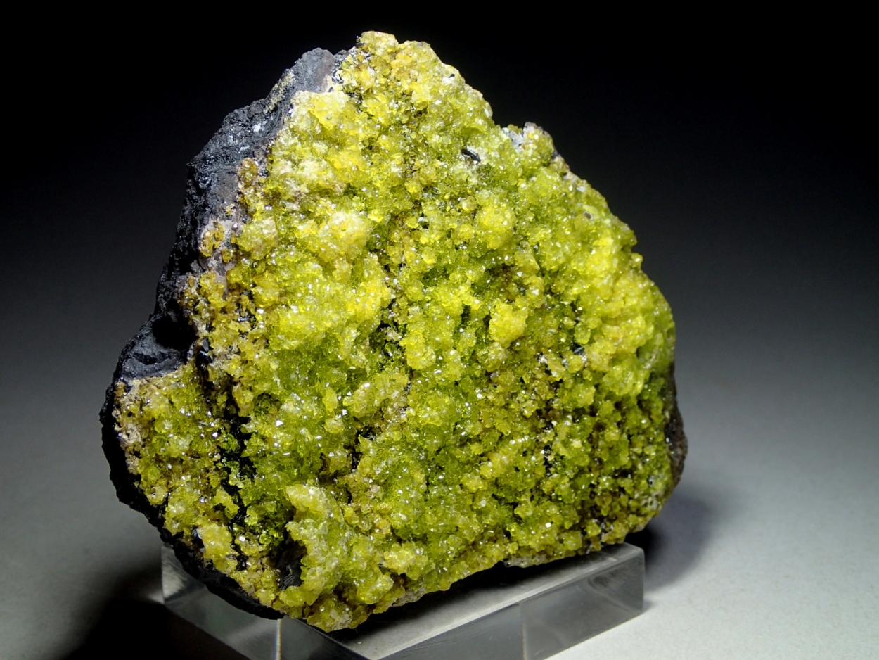 Jouravskite On Manganite