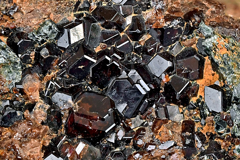 Hessonite & Clinochlore