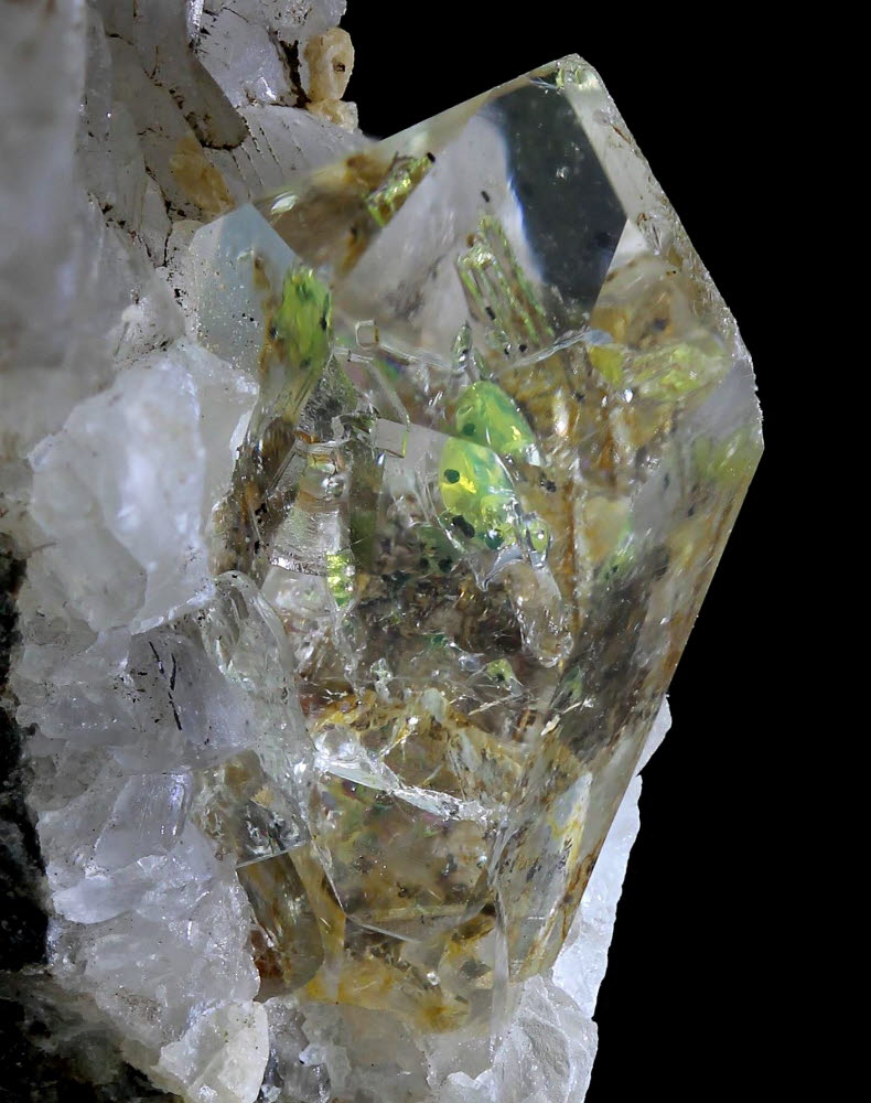 Quartz With Hydrocarbon Inclusions