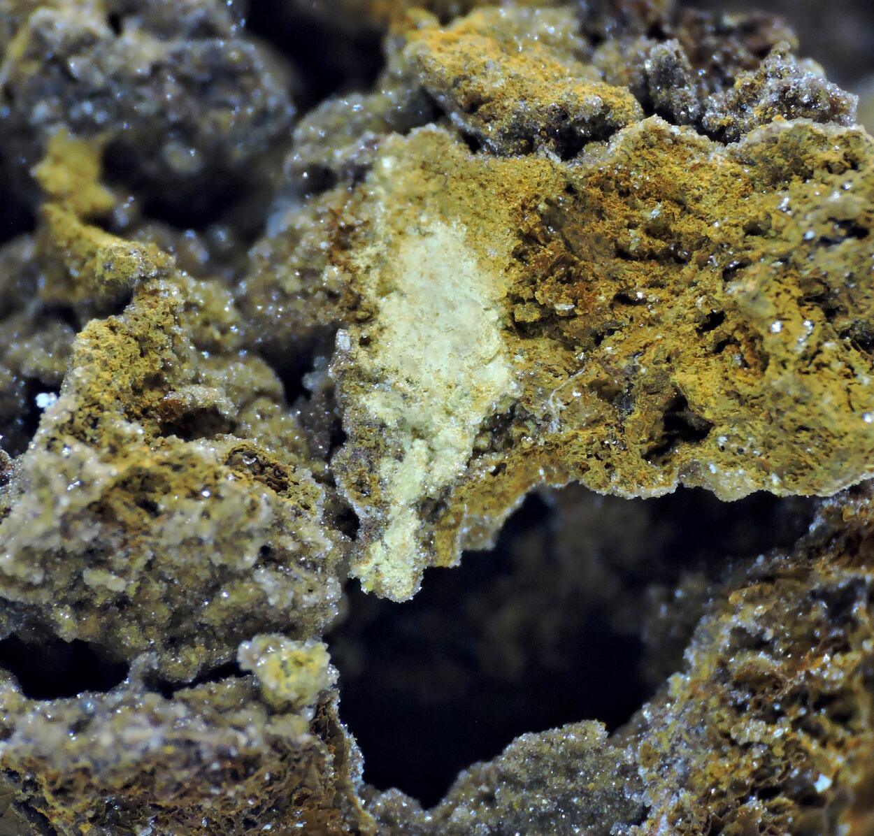 Hemimorphite & Perite