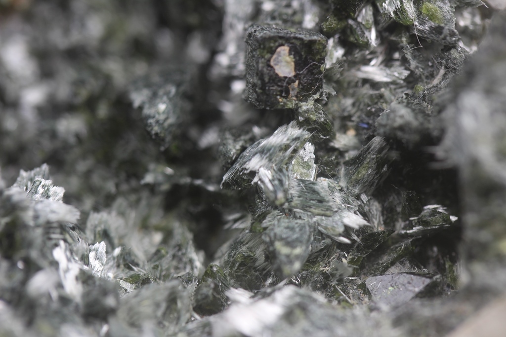 Traversellite