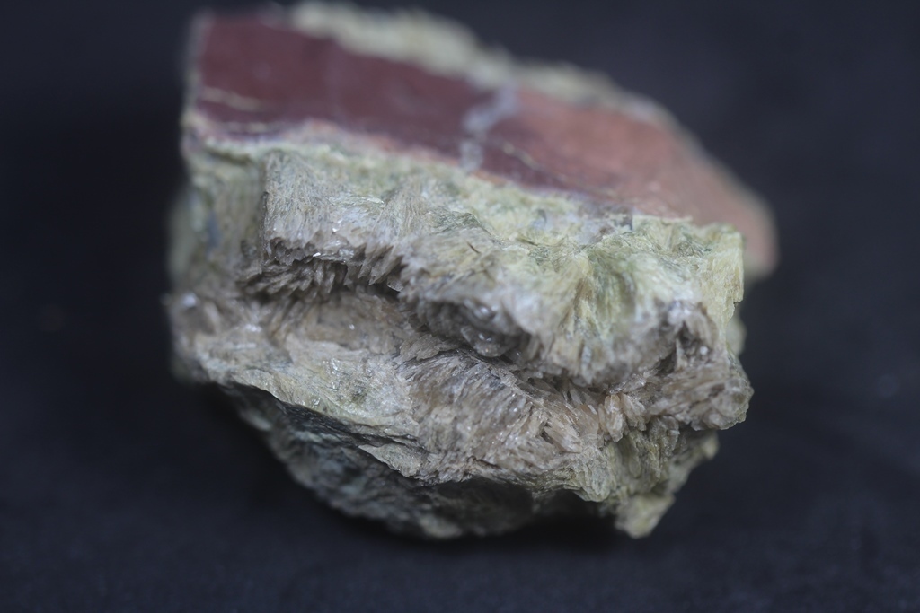 Axinite-(Mn)