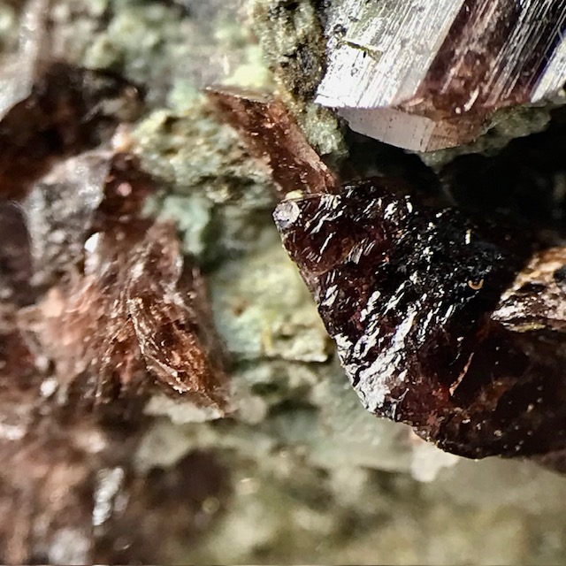 Axinite-(Fe)