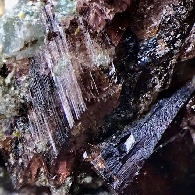 Axinite-(Fe)
