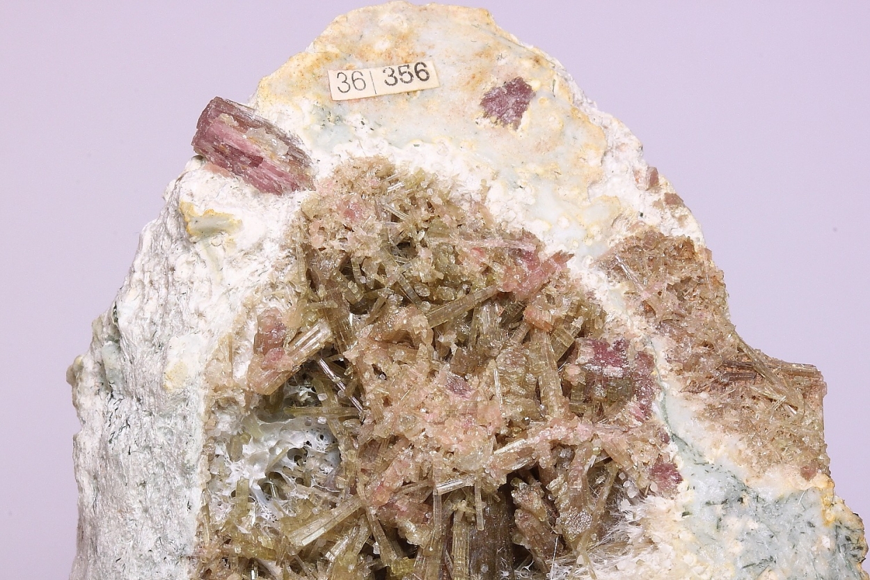 Clinozoisite Var Clinothulite