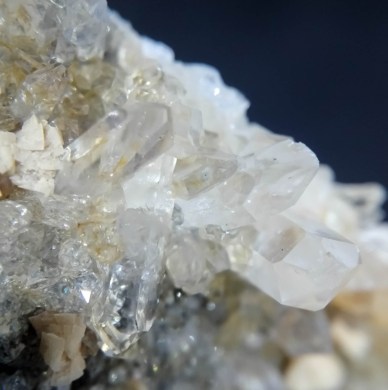 Quartz Dolomite & Chalcopyrite