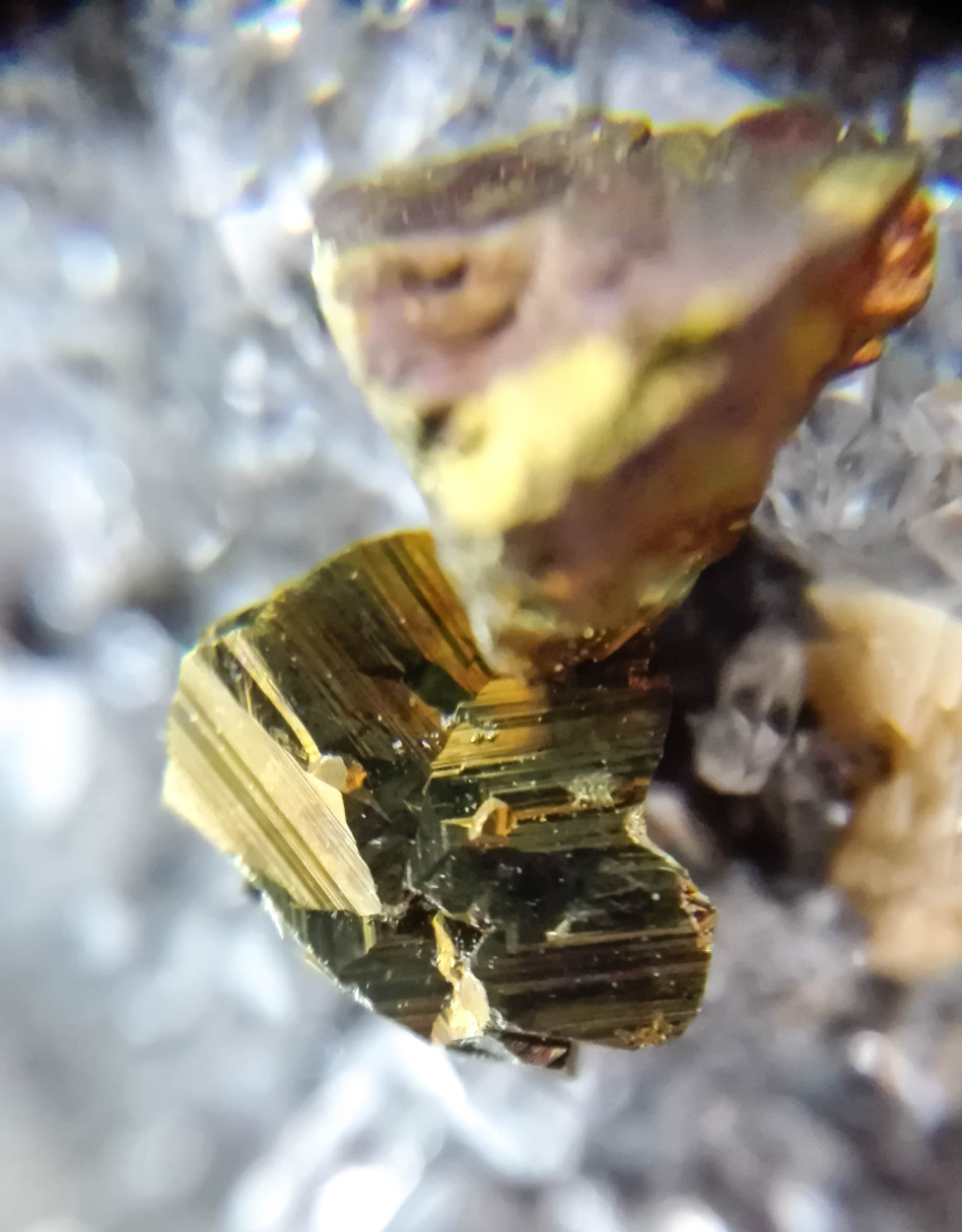Quartz Dolomite & Chalcopyrite