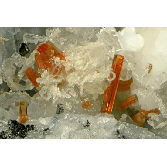 Labuntsovite-Mn